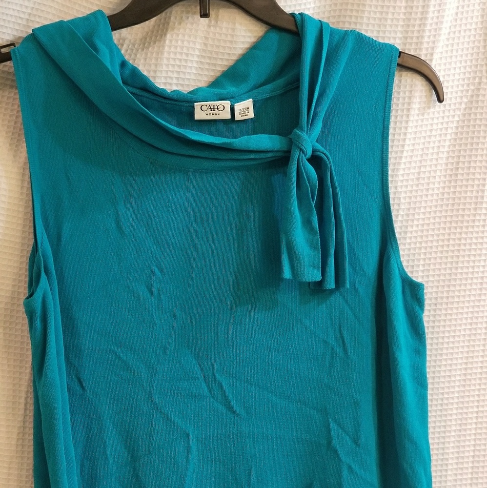 Teal sleeveless shirt with tie
